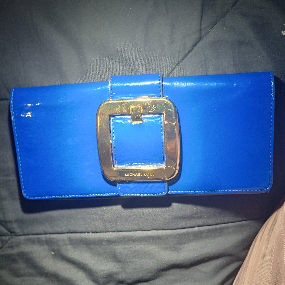 Micheal Kors long clutch